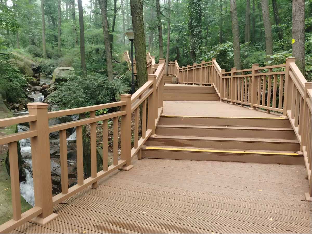 Línea de extrusión de perfiles de un solo paso para WPC