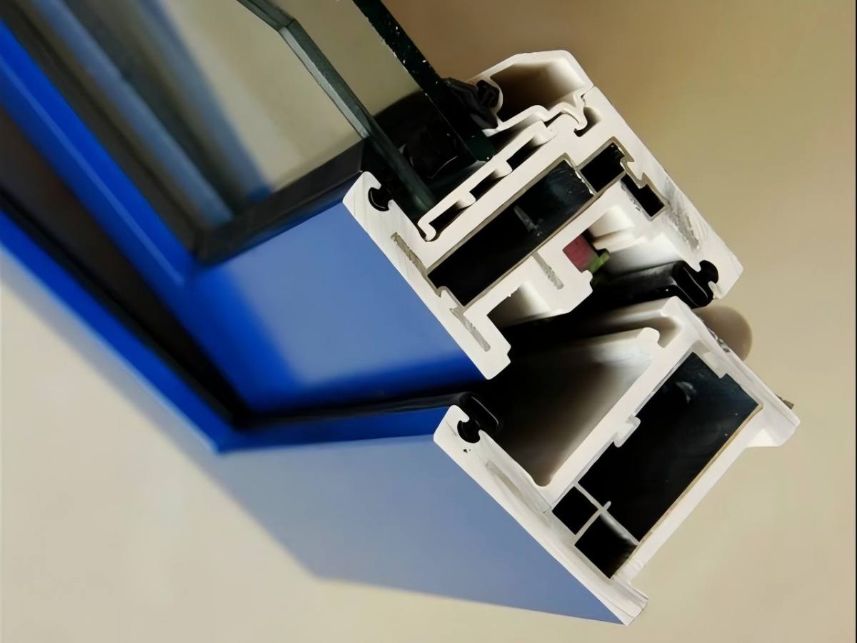 Línea de coextrusión de perfiles de PVC y aluminio